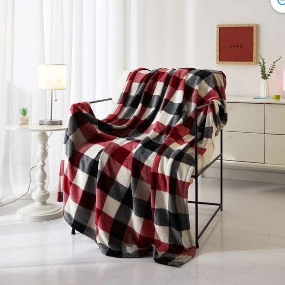 Mainstays Red and Black Plaid Throw. 50”x60”
NWT. - Picture 2 of 5